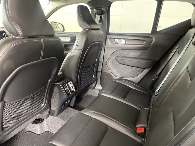 2025 Volvo XC40 Core photo 35