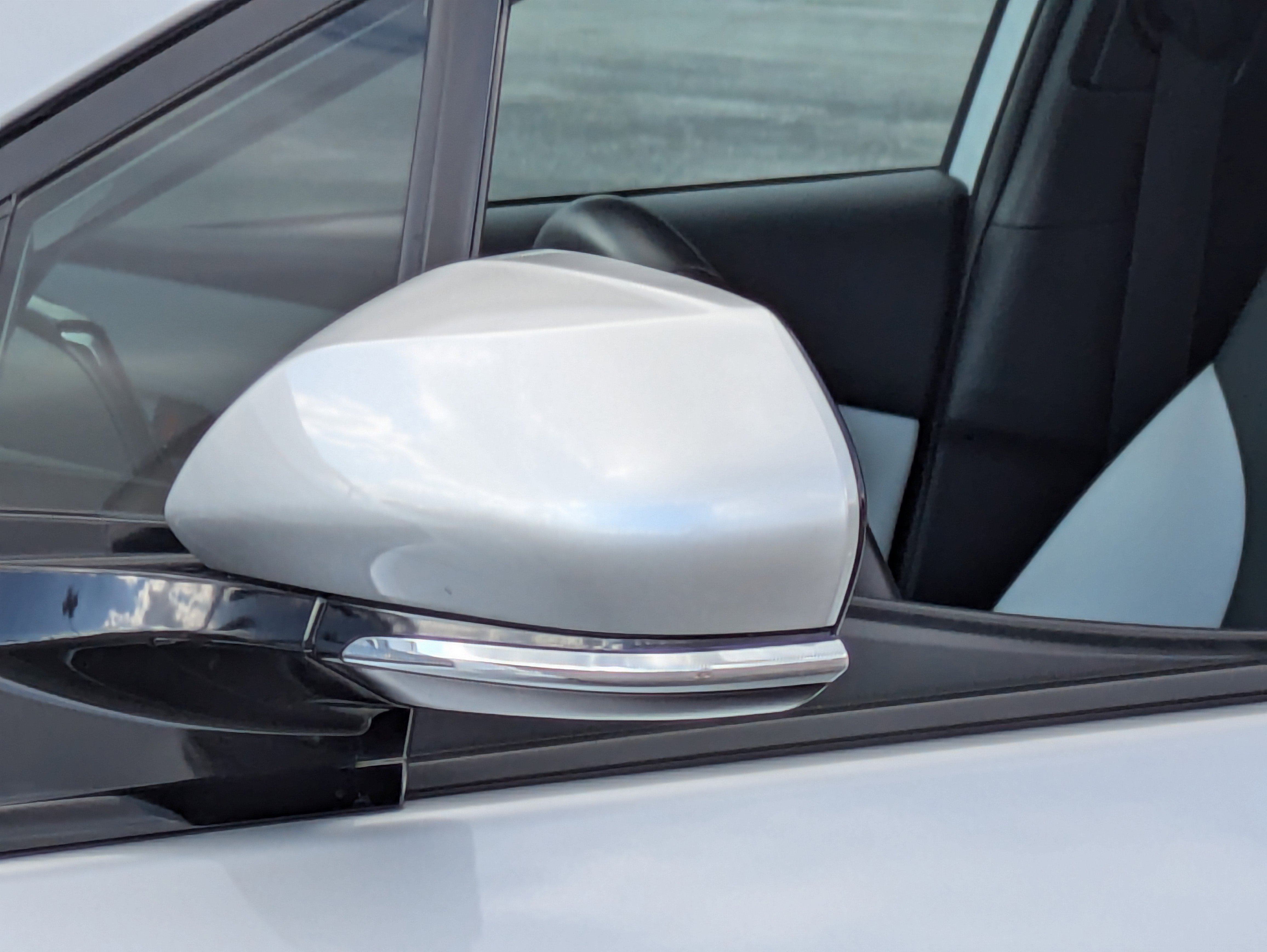 2019 Toyota Prius Limited photo 3