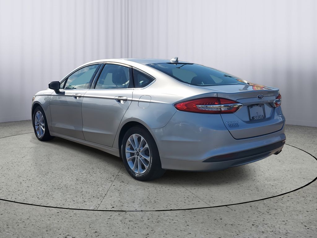 2020 Ford Fusion SE photo 3