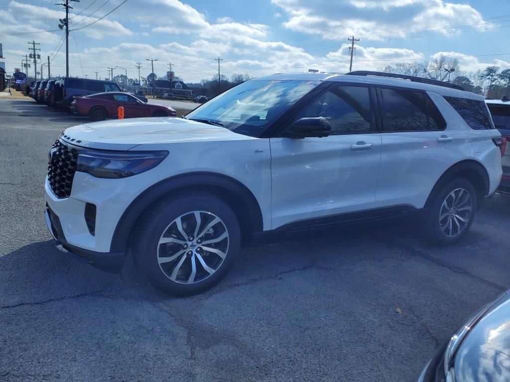 2025 Ford Explorer ST-Line photo 2