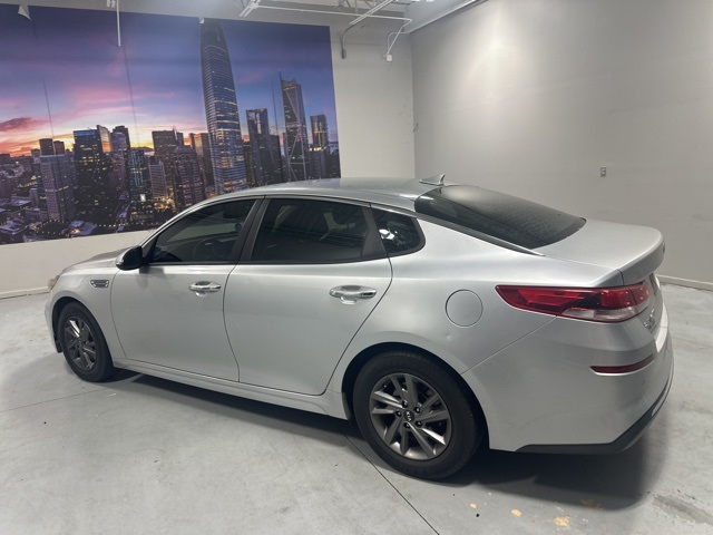 2019 Kia Optima LX photo 3