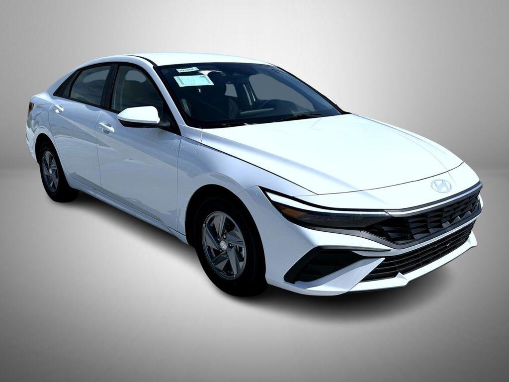 2025 Hyundai Elantra SE photo 3