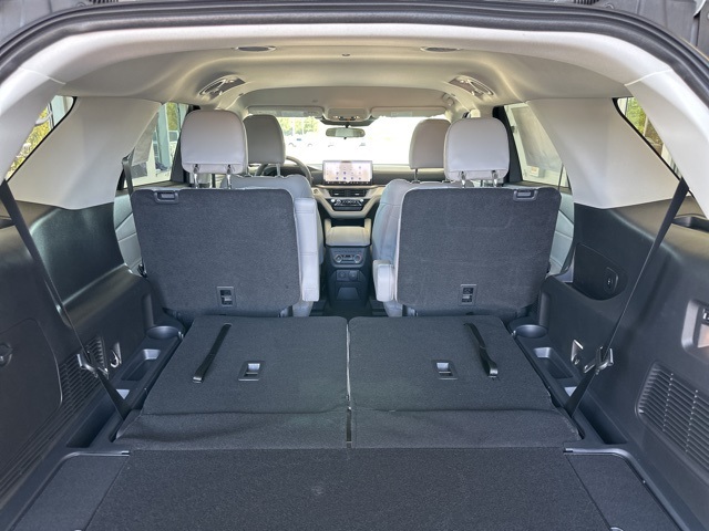 2025 Ford Explorer photo 36