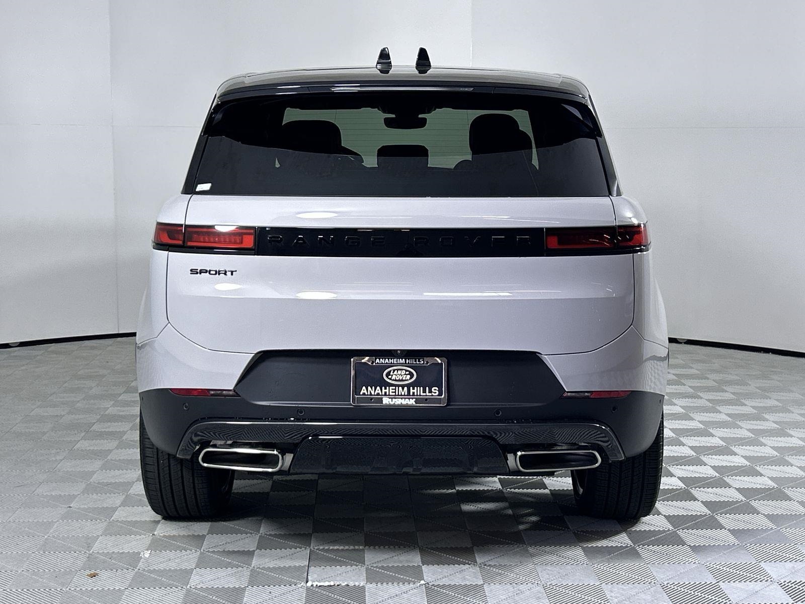 2025 Land Rover Range Rover Sport SE photo 3