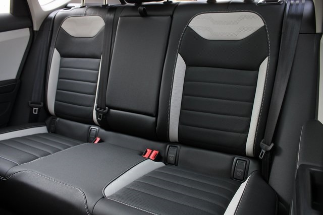 2025 Volkswagen Taos SEL photo 3