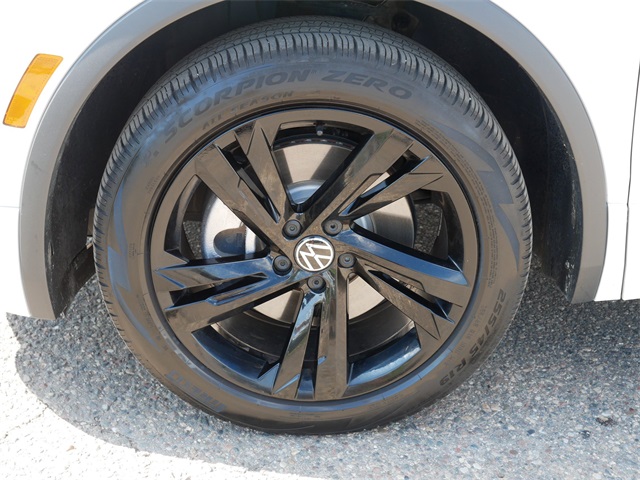2023 Volkswagen Tiguan SE R-Line Black photo 8