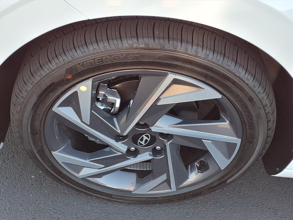 2025 Hyundai Elantra Limited photo 14