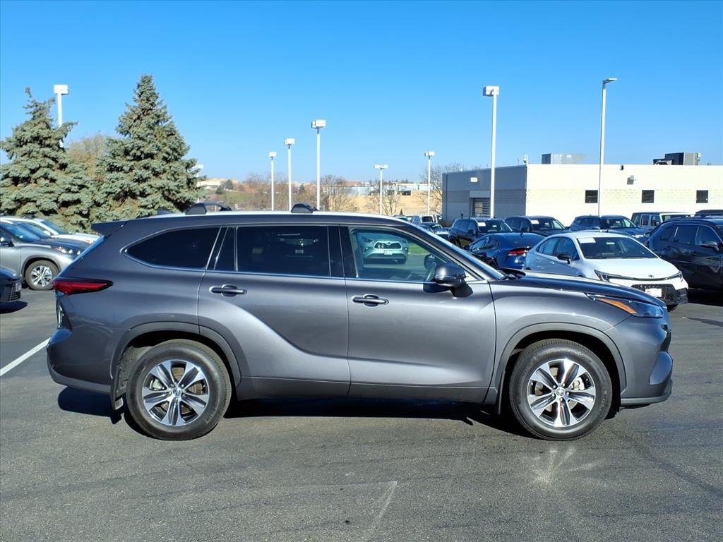 Certified 2022 Toyota Highlander XLE with VIN 5TDGARAH2NS514473 for sale in Burnsville, Minnesota