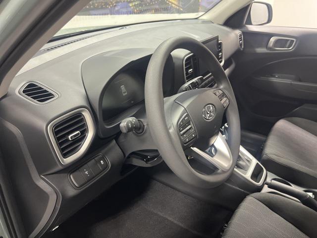 2026 Hyundai Venue SE photo 9