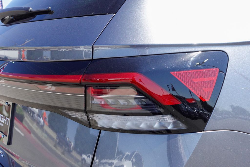 2025 Volkswagen Taos SE photo 5