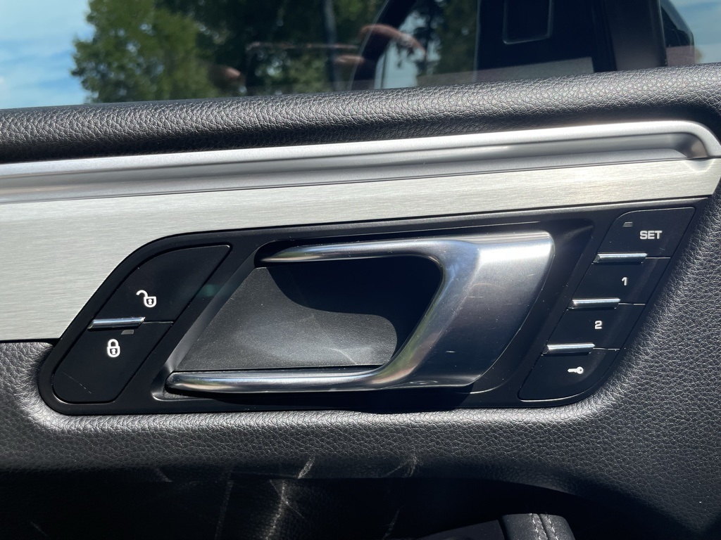 2018 Porsche Macan Turbo photo 8