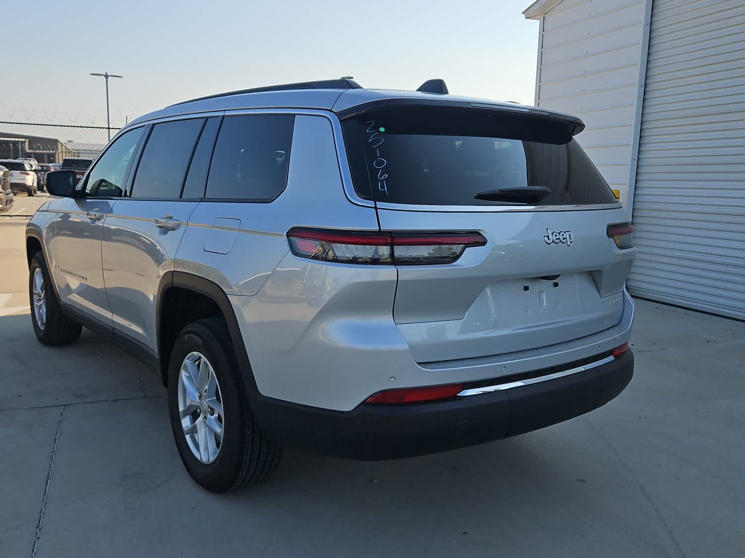 2025 Jeep Grand Cherokee Laredo X photo 3