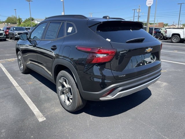 2025 Chevrolet Trax LT photo 4