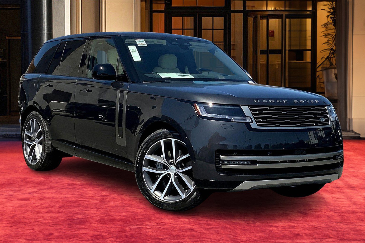 2025 Land Rover Range Rover SE photo 2