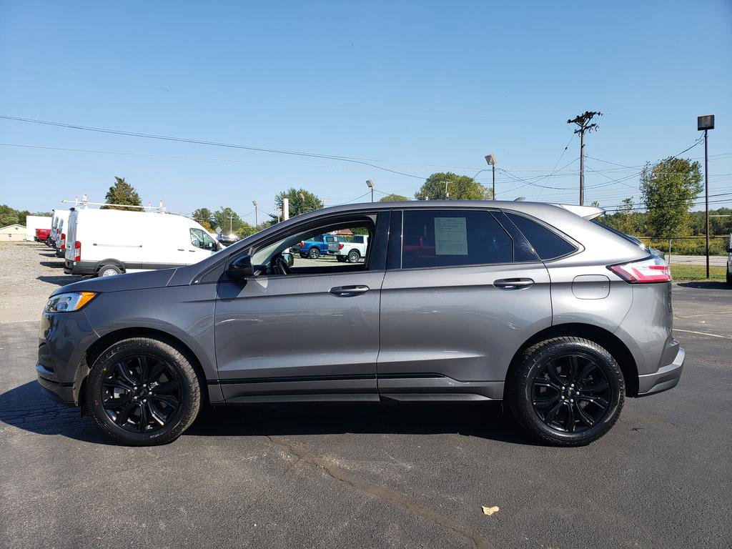 2022 Ford Edge SE photo 3