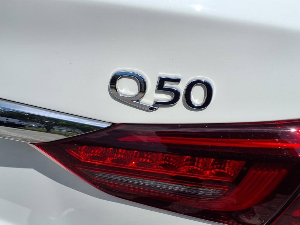 2022 Infiniti Q50 LUXE photo 8