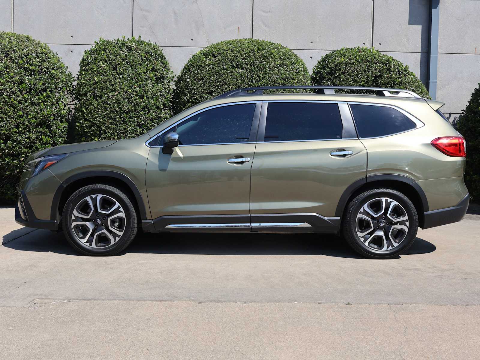 2023 Subaru Ascent Touring photo 3