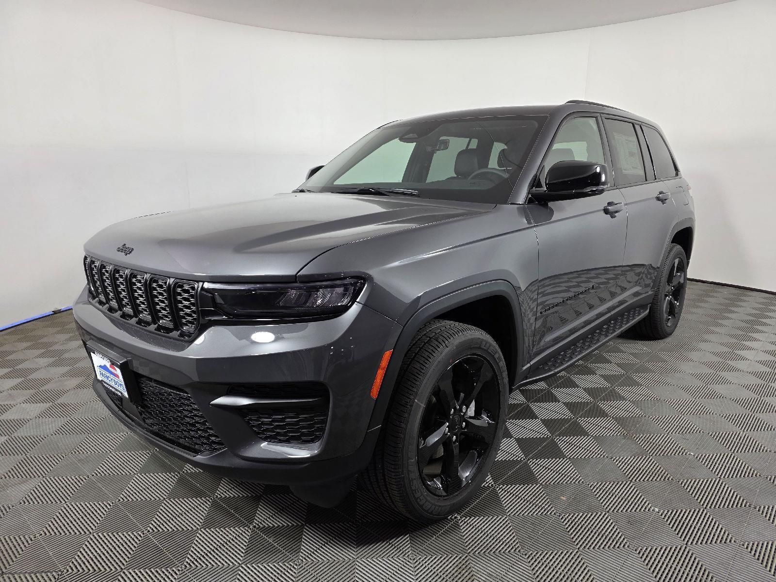 2025 Jeep Grand Cherokee Altitude's photo