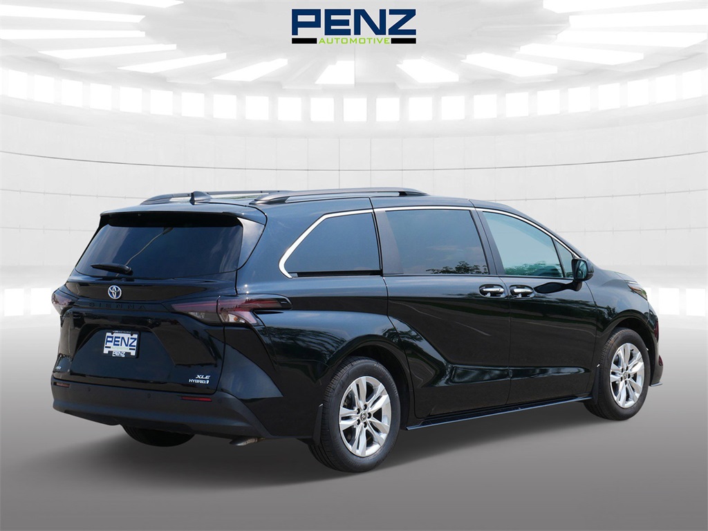 2024 Toyota Sienna XLE photo 5