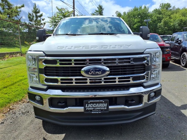 2025 Ford F-350 photo 2