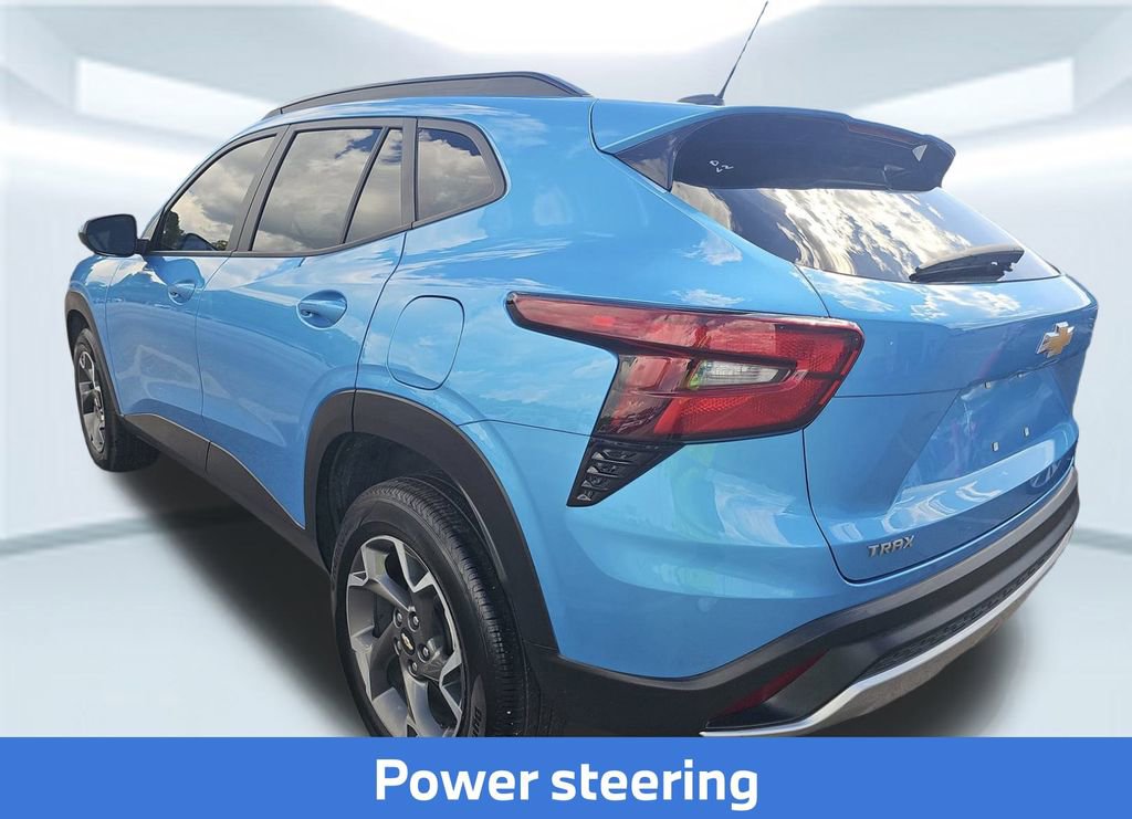 2025 Chevrolet Trax LT photo 4