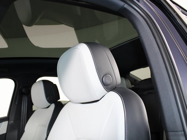 2025 Porsche Cayenne photo 18