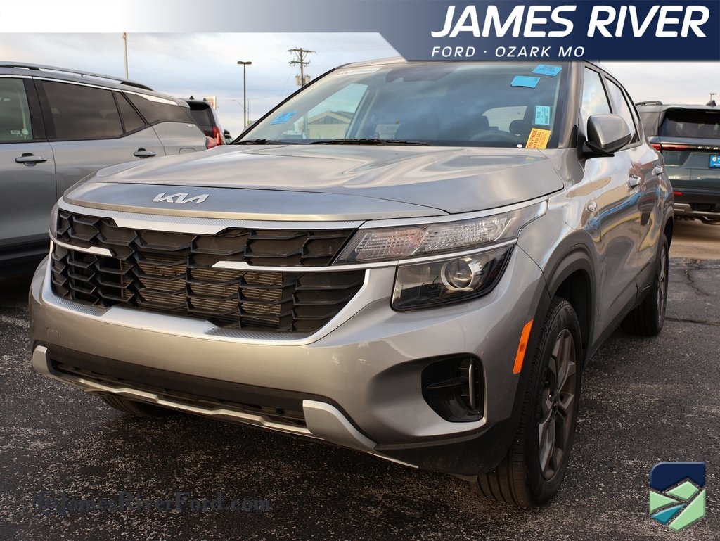 2025 Kia Seltos LX's photo