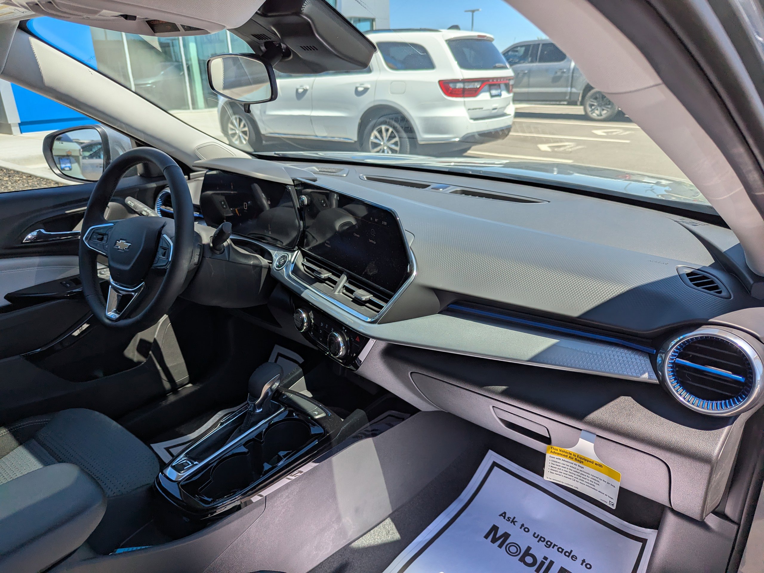 2025 Chevrolet Trax LT photo 35
