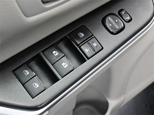 2016 Toyota Camry LE photo 13