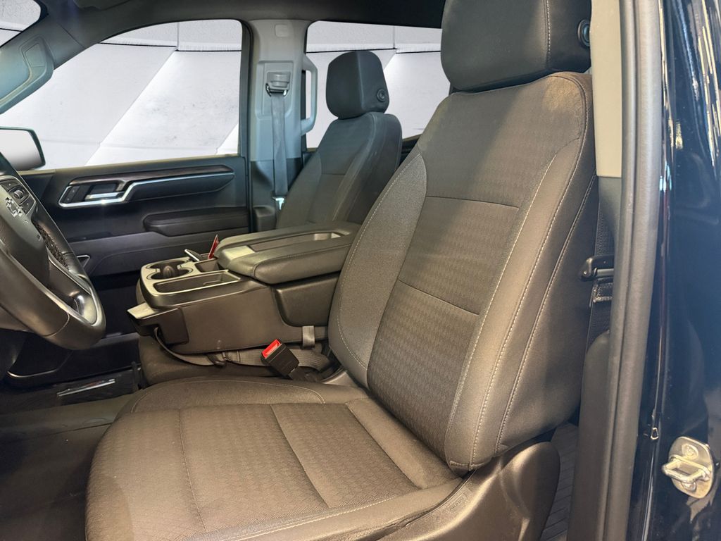 2023 Chevrolet Silverado 1500 RST photo 7