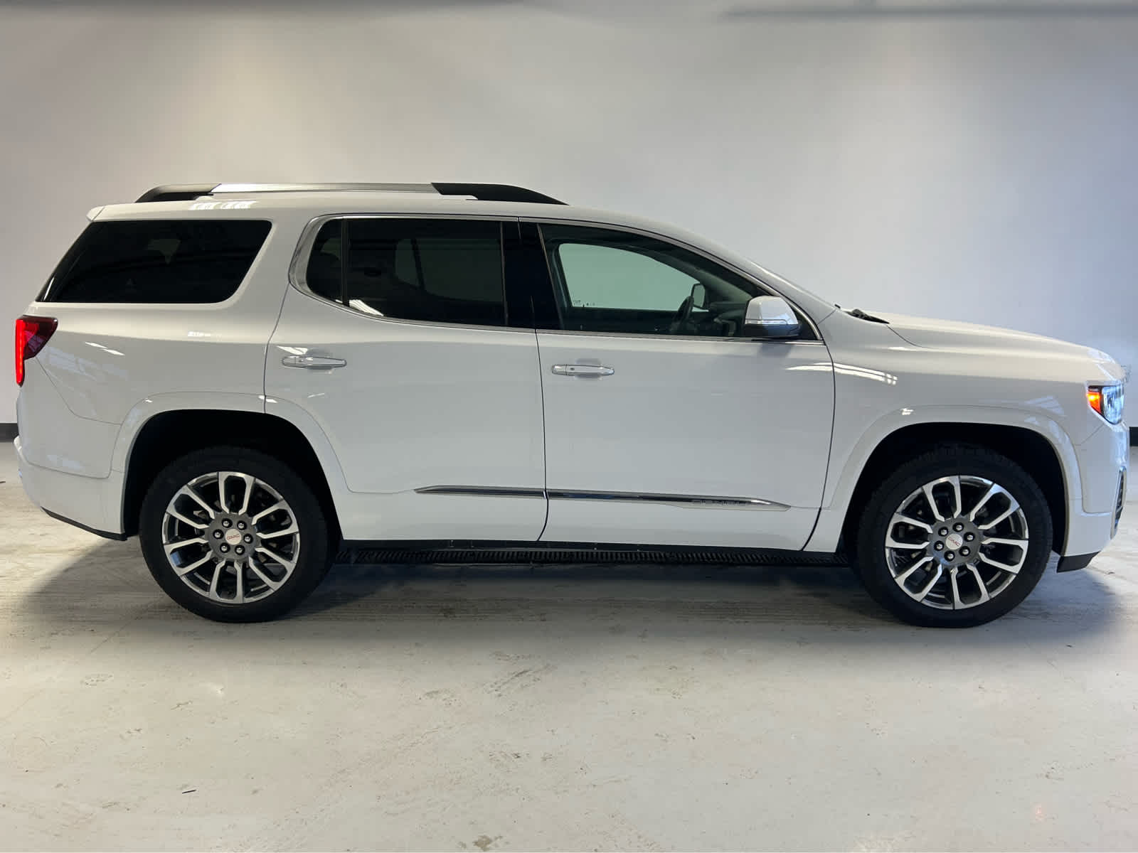2023 Gmc Acadia Denali photo 2