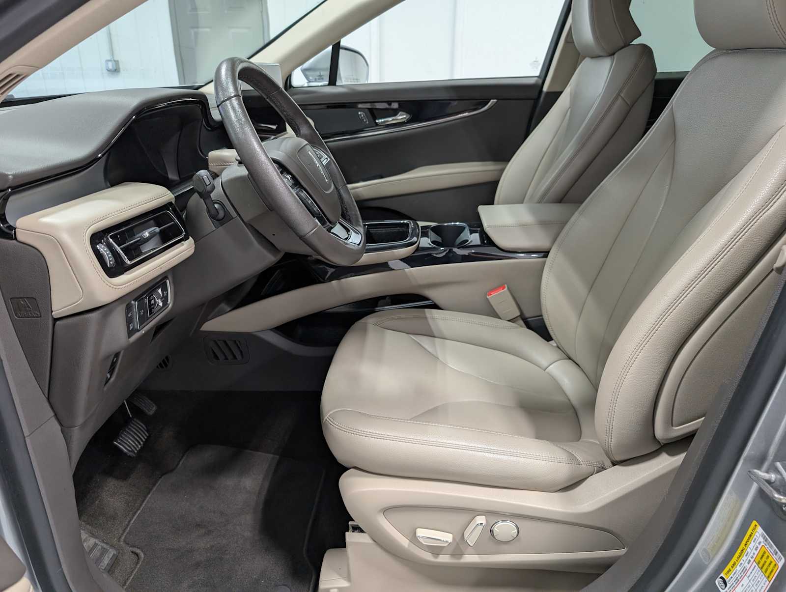 2022 Lincoln Nautilus Standard photo 4