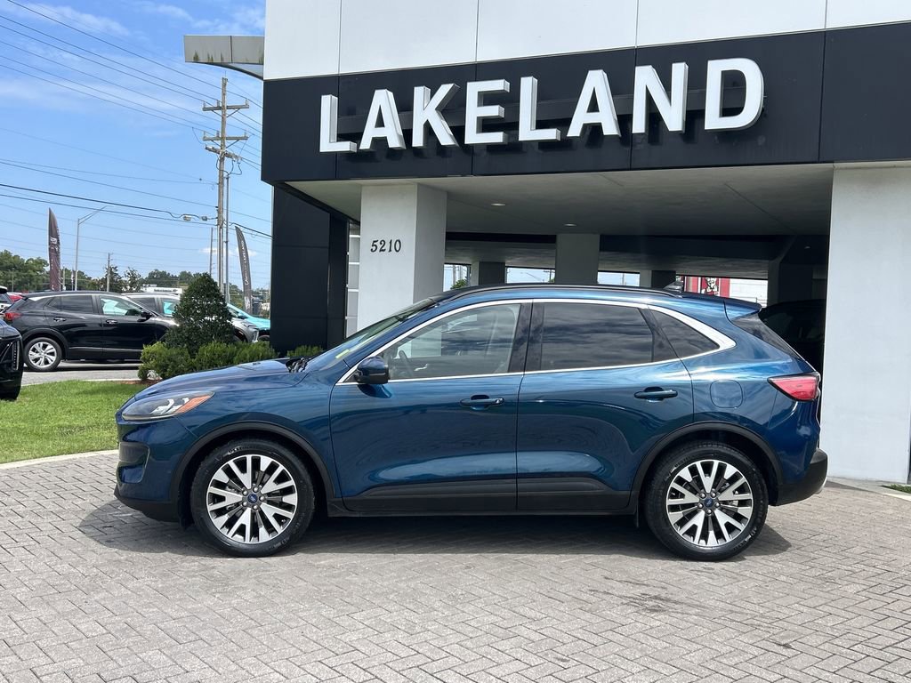 2020 Ford Escape Titanium Hybrid photo 3