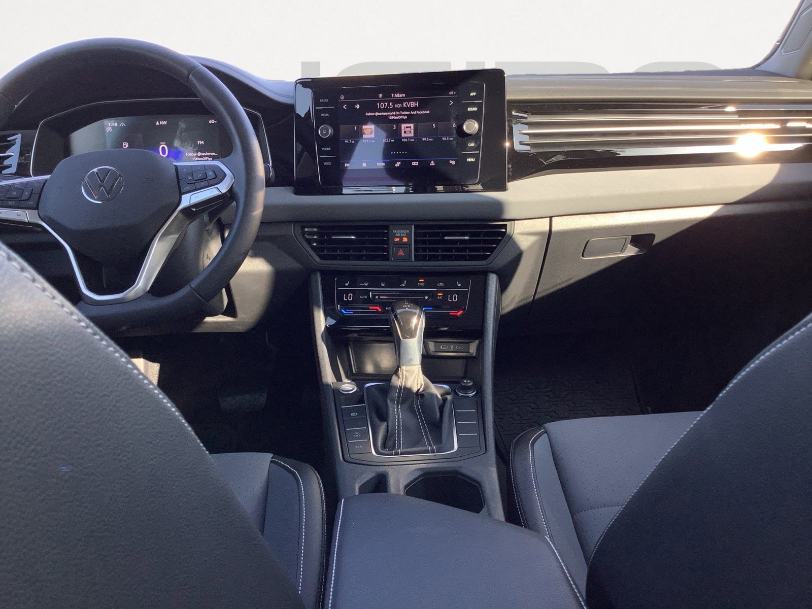 2025 Volkswagen Jetta SE photo 16