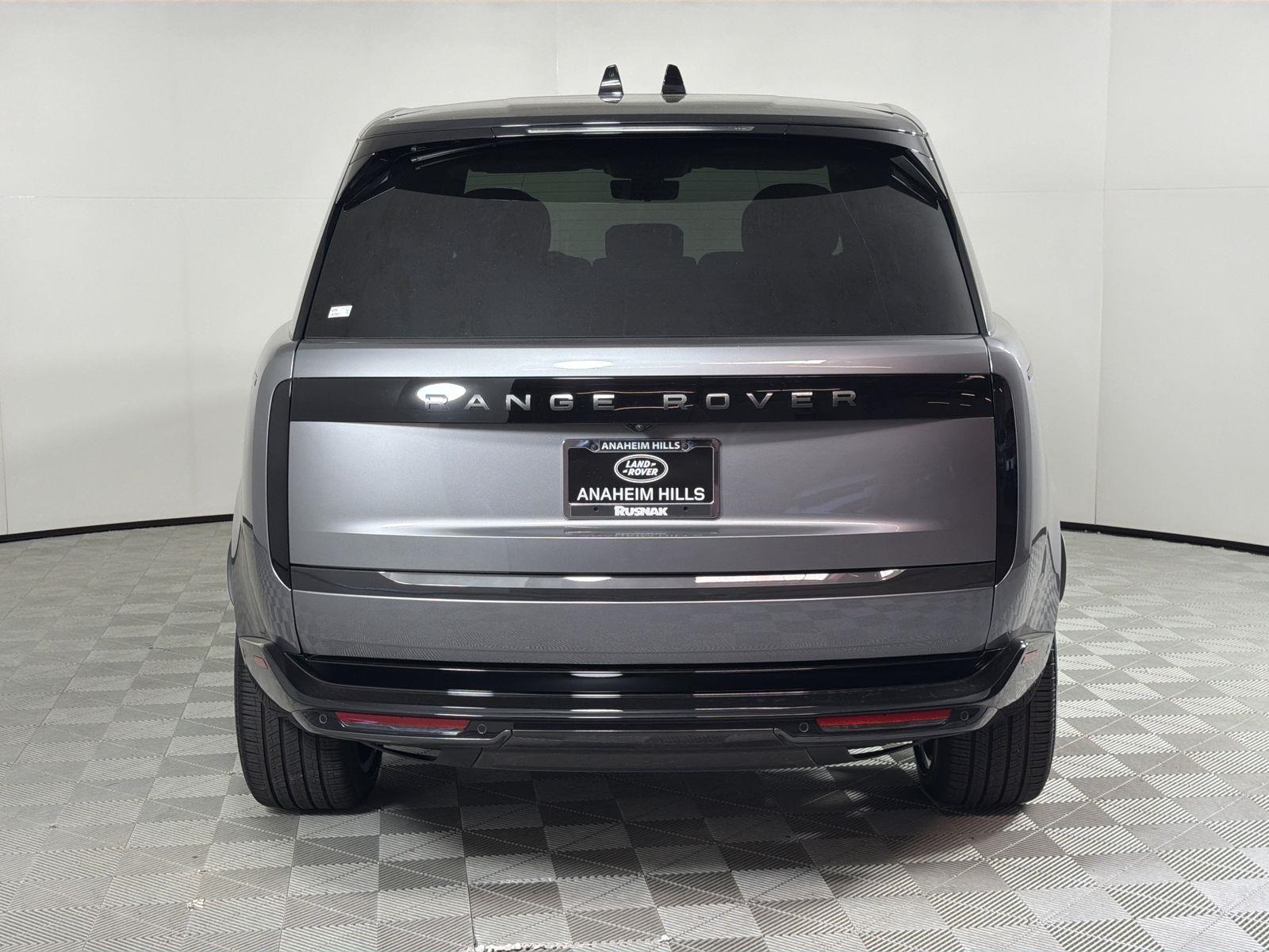 2025 Land Rover Range Rover SE photo 4