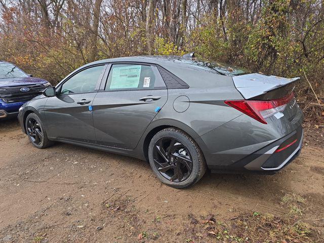 2026 Hyundai Elantra SEL Sport photo 3