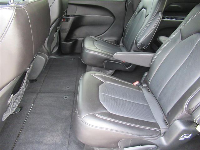 2023 Chrysler Pacifica Touring L photo 26