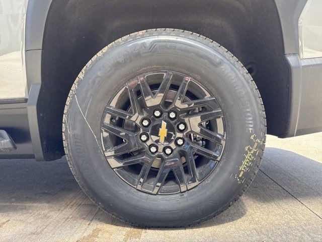 2025 Chevrolet Silverado EV LT photo 12
