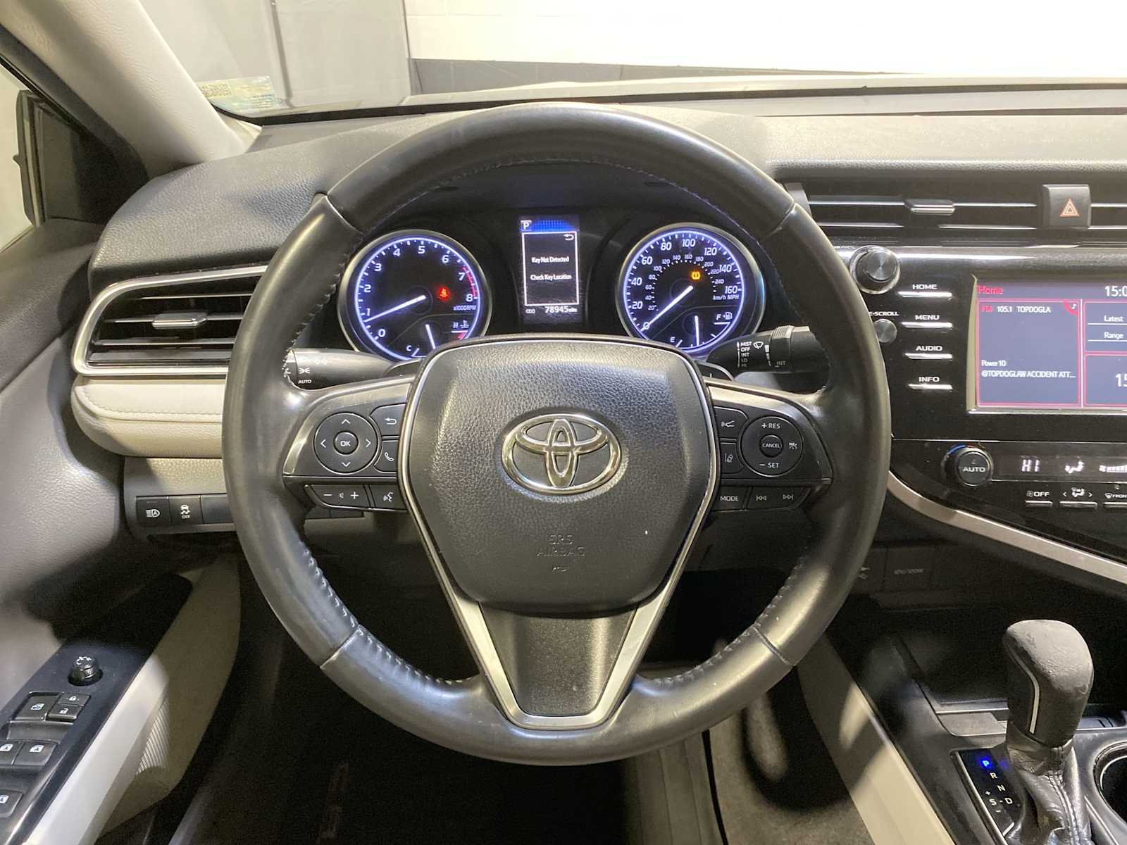 2018 Toyota Camry SE photo 15
