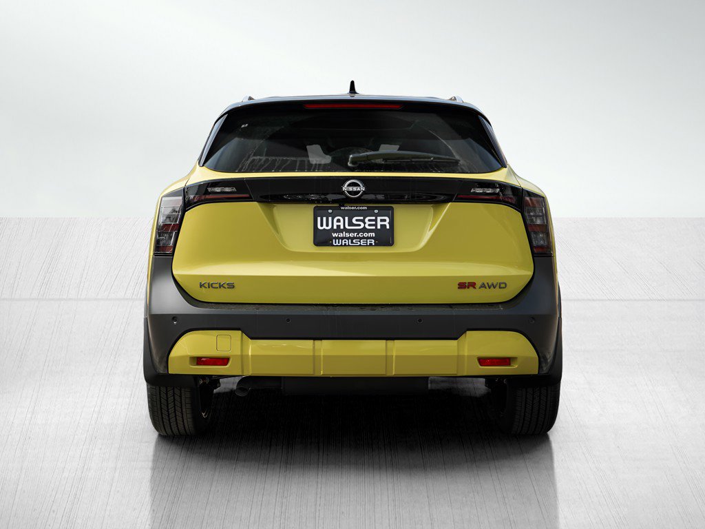 2025 Nissan Kicks SR photo 4