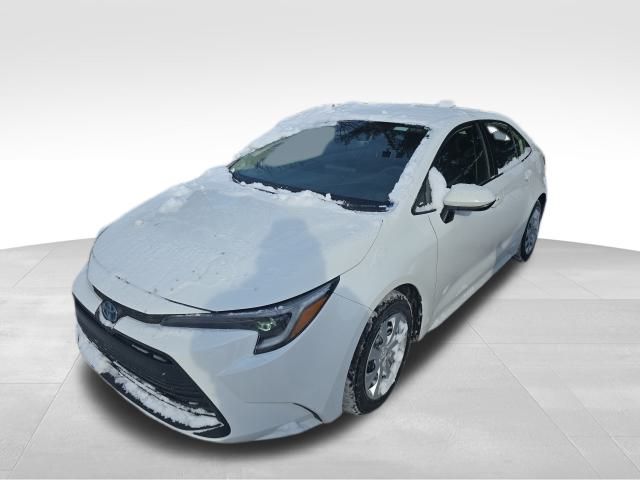 Used 2024 Toyota Corolla LE with VIN JTDBCMFE3R3039218 for sale in Northfield, Minnesota
