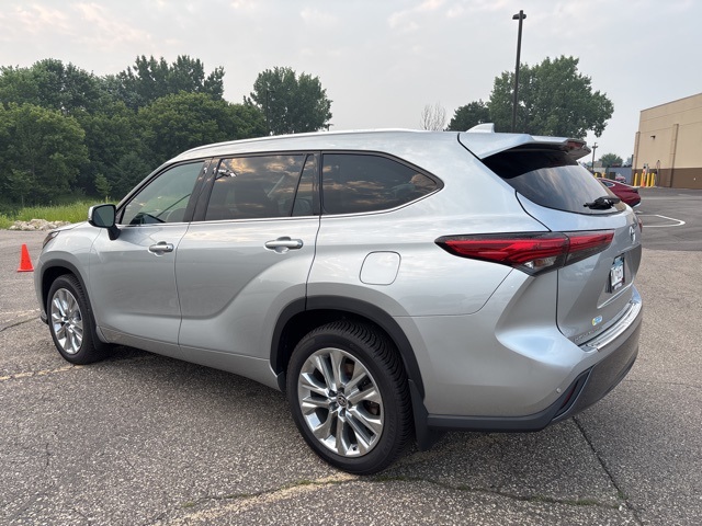 Used 2020 Toyota Highlander Limited with VIN 5TDDZRBHXLS022541 for sale in Rochester, Minnesota