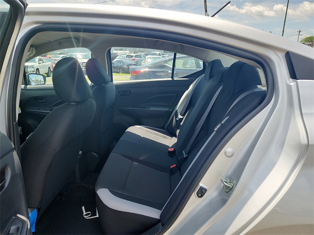2025 Nissan Versa 1.6 S photo 4