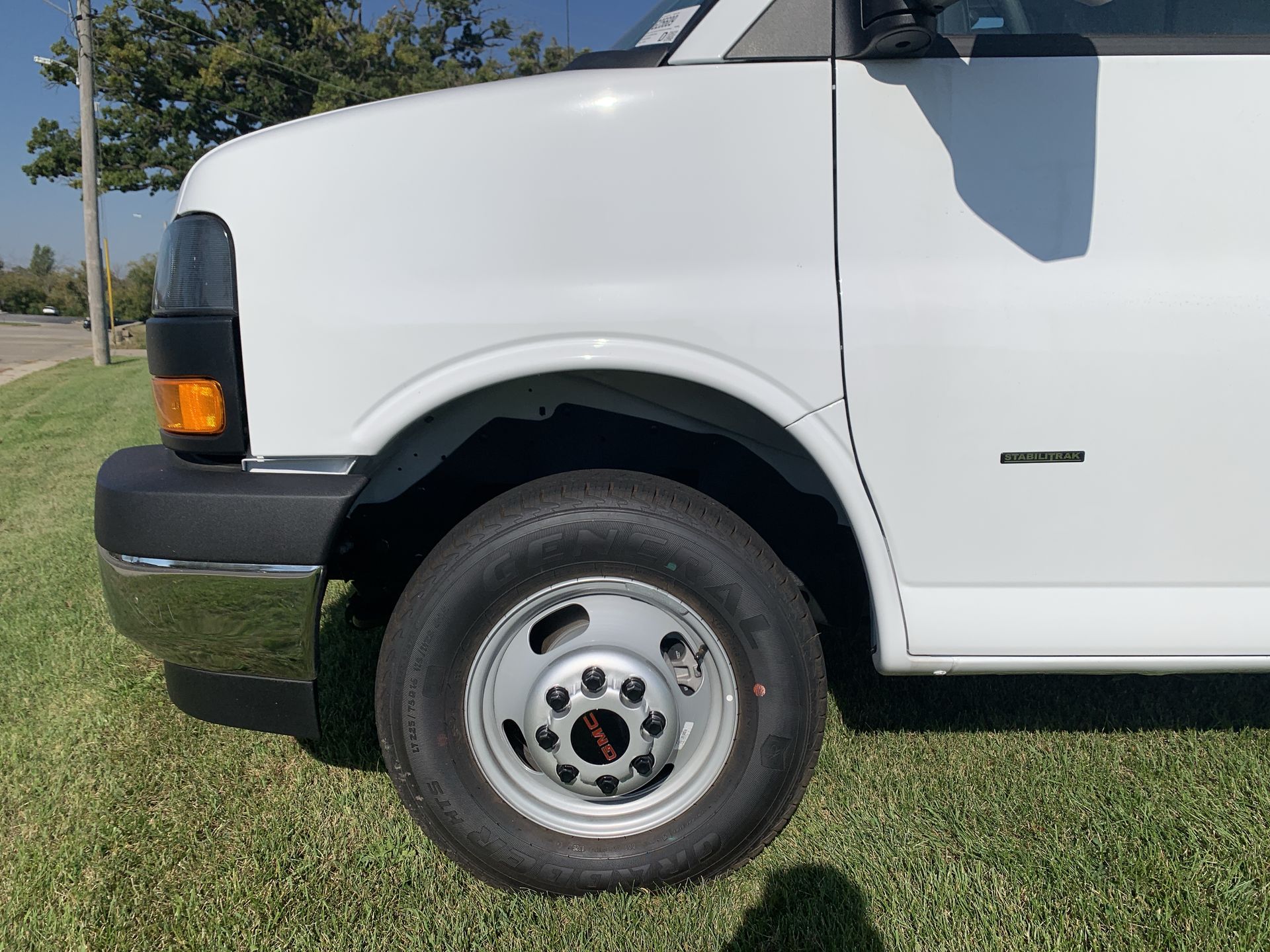 2025 Gmc Savana 3500 Cutaway photo 23