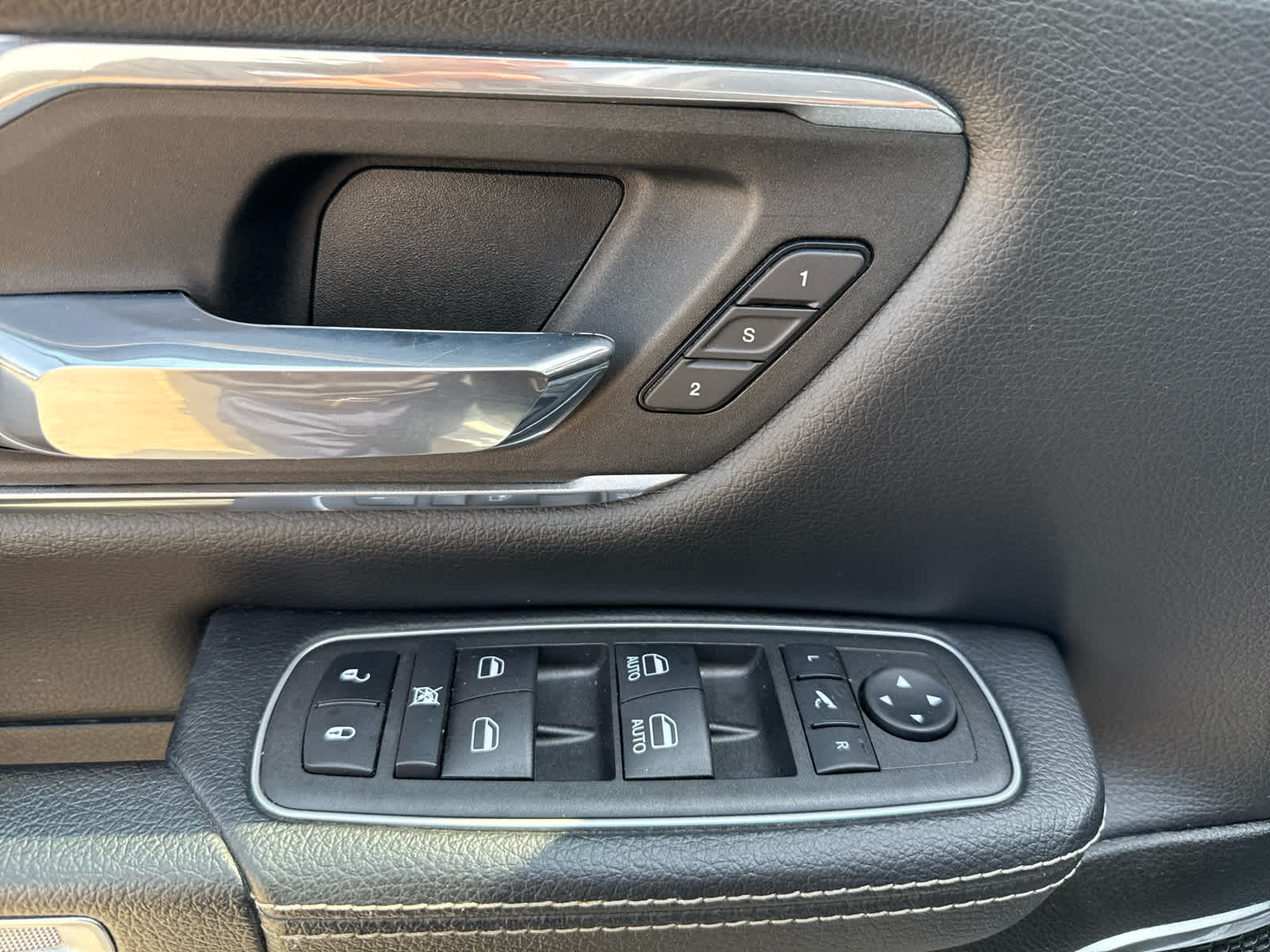 2022 Ram 1500 Laramie photo 21