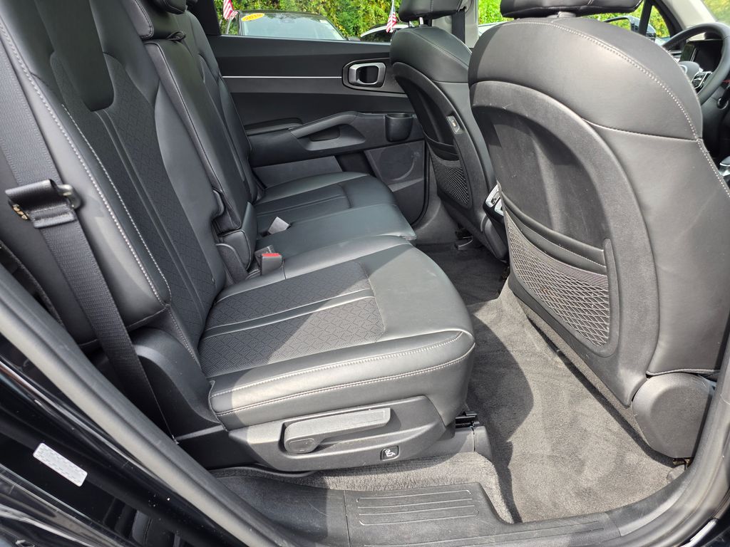 2023 Kia Sorento S photo 26