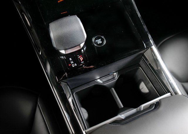 2025 Land Rover Range Rover Sport SE photo 12