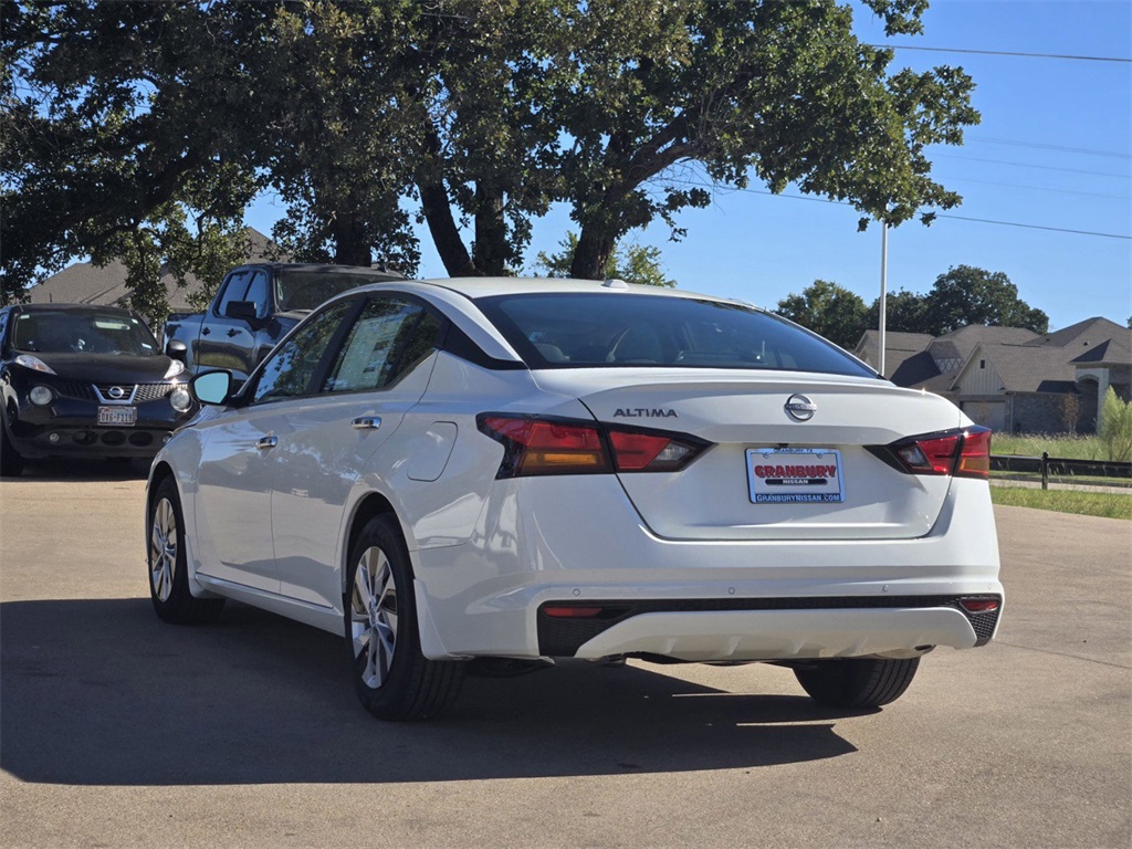 2025 Nissan Altima S photo 3