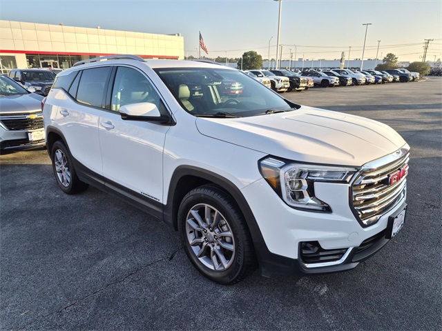 2024 GMC Terrain SLT's photo