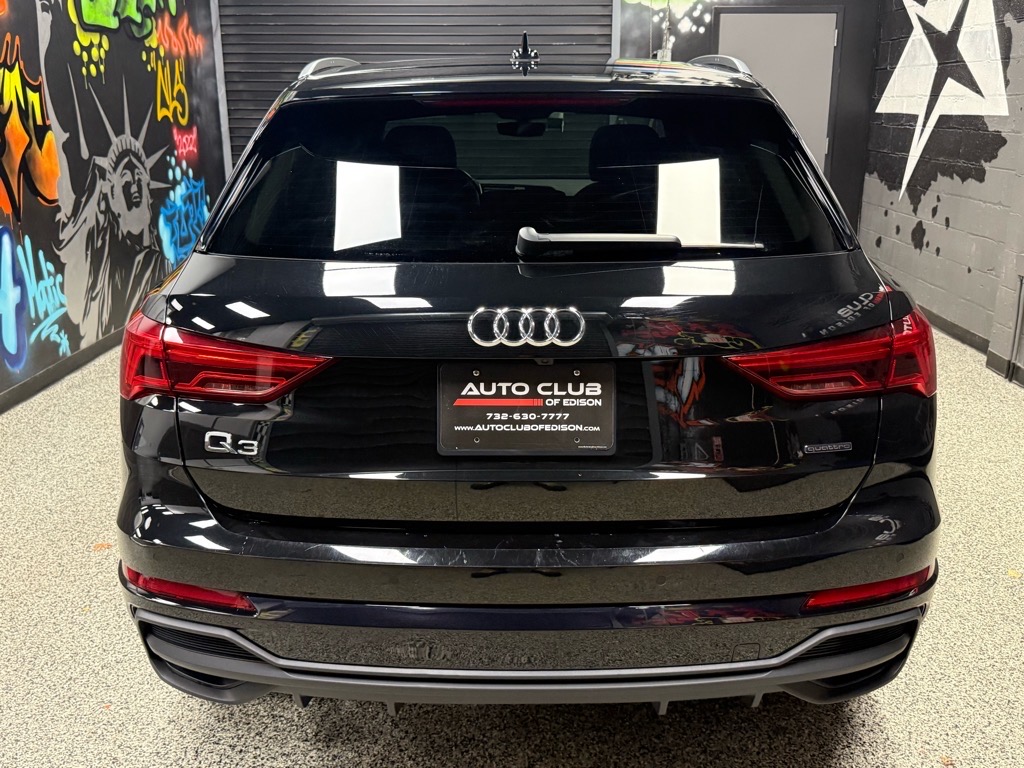 2023 Audi Q3 S line Premium 45 TFSI photo 3